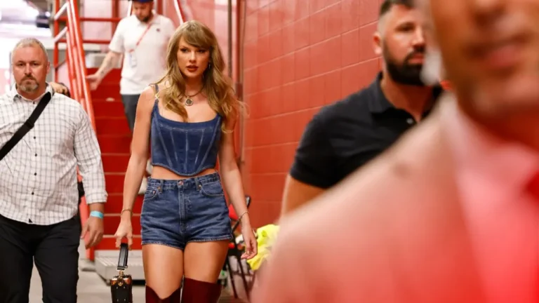 Taylor Swift Stuns at Chiefs Game: A Night to Remember with Travis Kelce and NFL Excitement